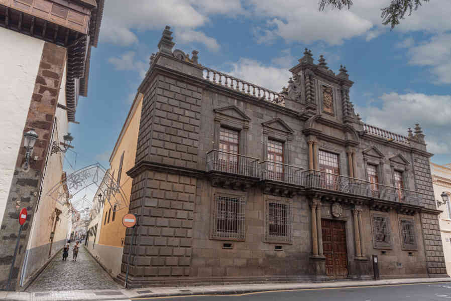 Tenerife 063 - San Cristóbal de La Laguna - palacio de Nava y Grimón.jpg
